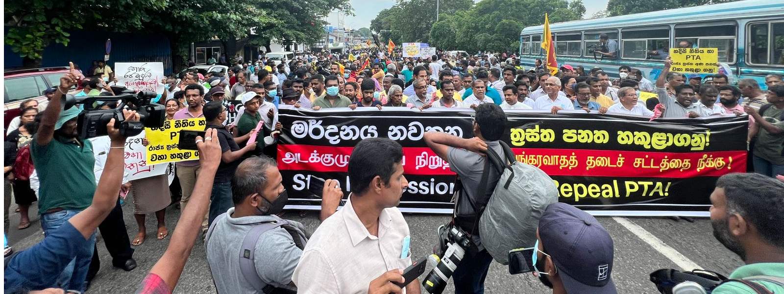Colombo mass protest ends at the Police blockade